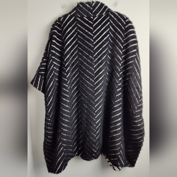 NEW Marina Rinaldi fuzzy coat textured print wool blend cape black alpaca - Picture 7 of 15
